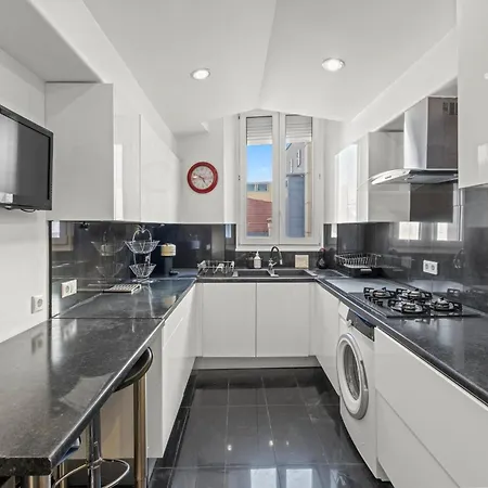 Ref 2048 - Superb Duplex In The Heart Of La Banane - For Rent * Cannes