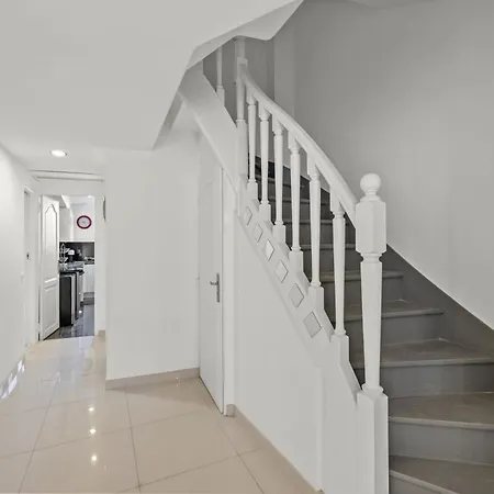Appartement Ref 2048 -superbe Duplex Au Cœur De La Banane à Louer *