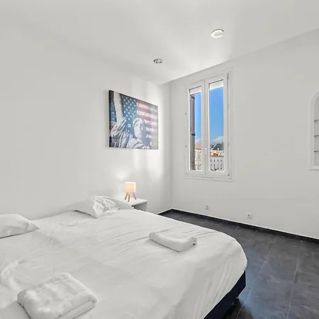 Ref 2048 - Superb Duplex In The Heart Of La Banane - For Rent Cannes